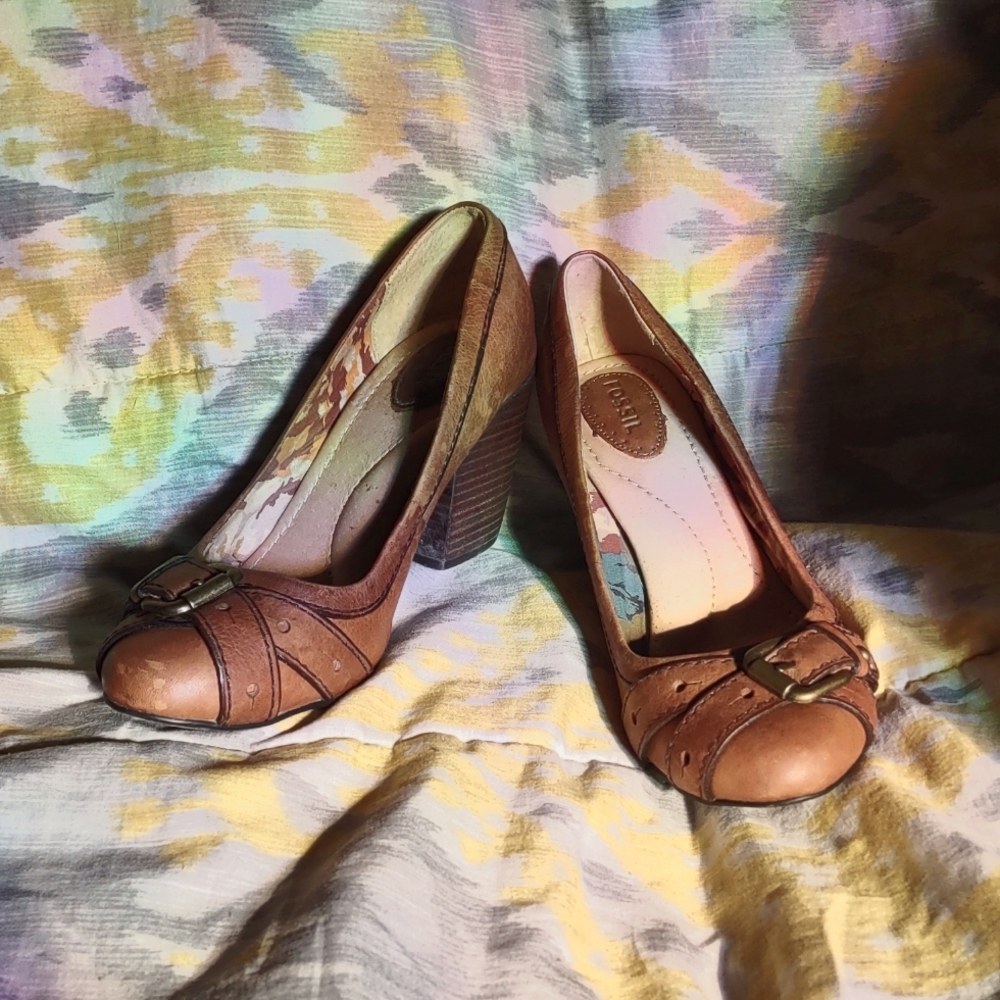 Fossil leather pumps with chunky stacked heel